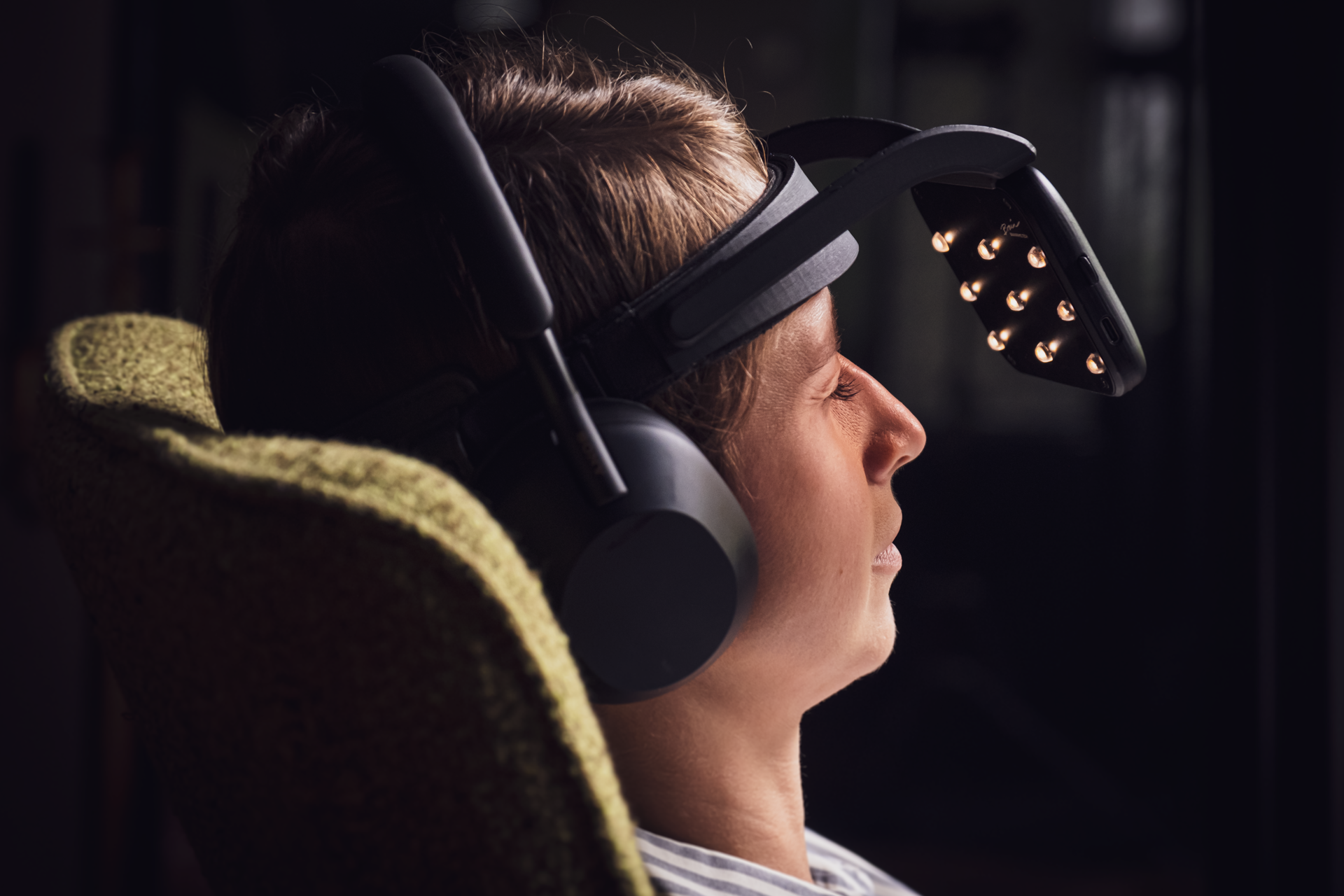 NeuroVIZR session capture showing participant using headset